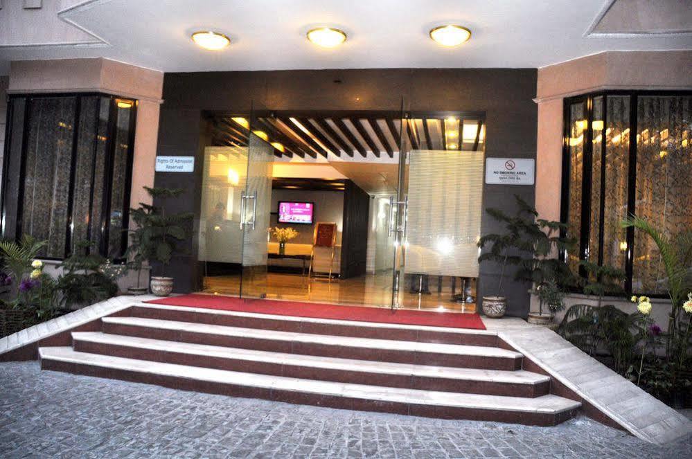 Hotel Treebo Check In By Oran Nowe Delhi Zewnętrze zdjęcie