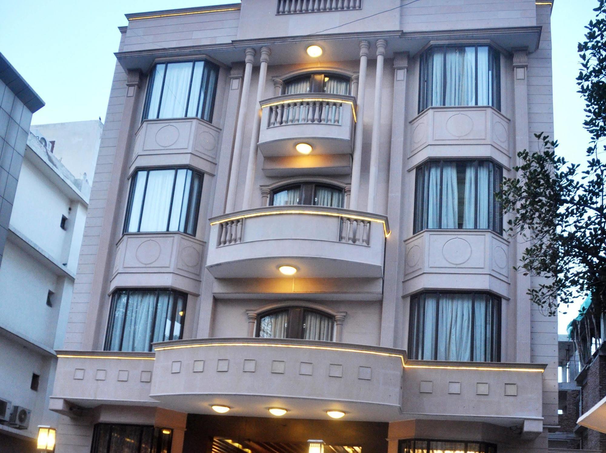Hotel Treebo Check In By Oran Nowe Delhi Zewnętrze zdjęcie
