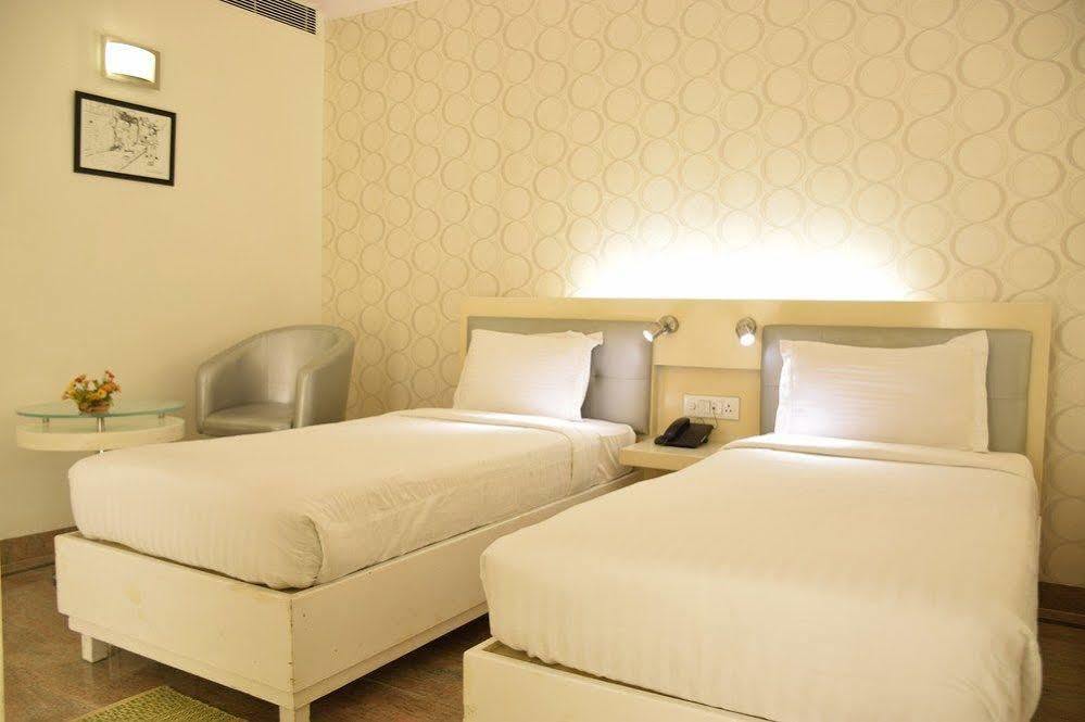 Hotel Treebo Check In By Oran Nowe Delhi Zewnętrze zdjęcie
